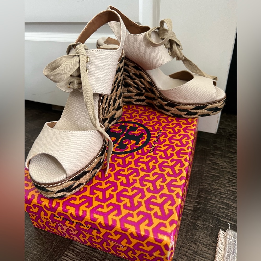 Tory Burch NWT wedges in ivory color size 41
